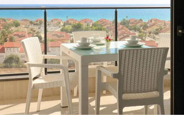 Caesar Blue Seaside Luxury Apartments