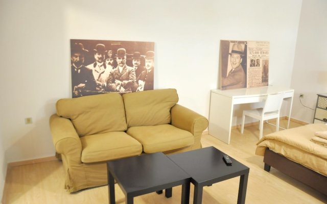 Studio in Glifada, With Furnished Garden and Wifi - 1 km From the Beac