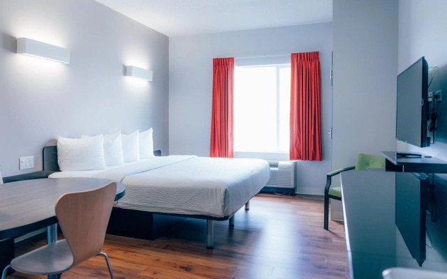 Motel 6 Airdrie, AB