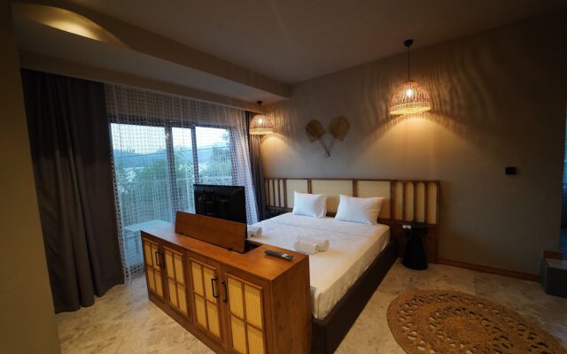 Icon Beach Suites Hotel