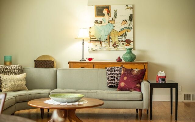 The Doctors Inn Lake Geneva Escape for 8!