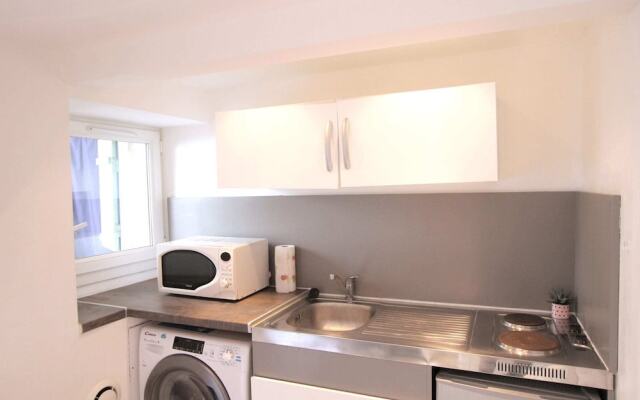 Charming Studio With Yard Near the sea