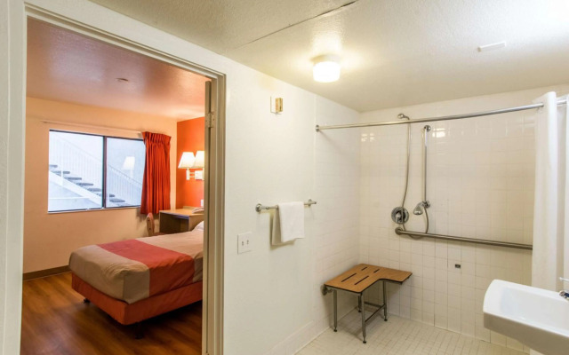 Motel 6 Redding, CA - North