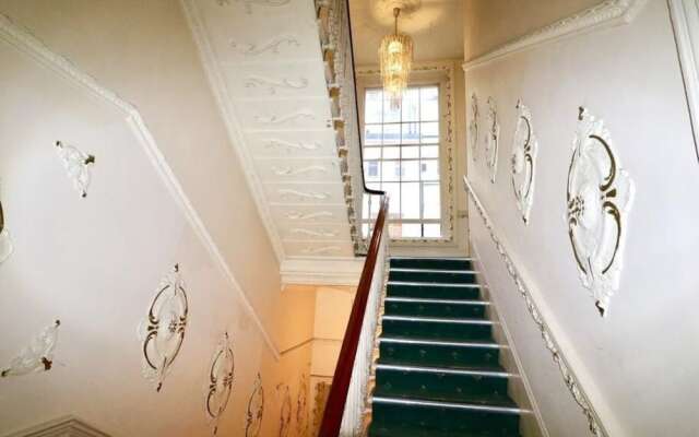HFS Studio Next To Hydepark L15