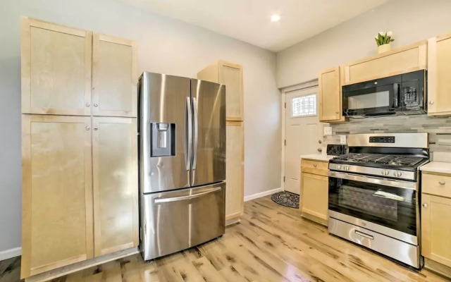 Pittsburgh Townhome: 1 Mi to Downtown