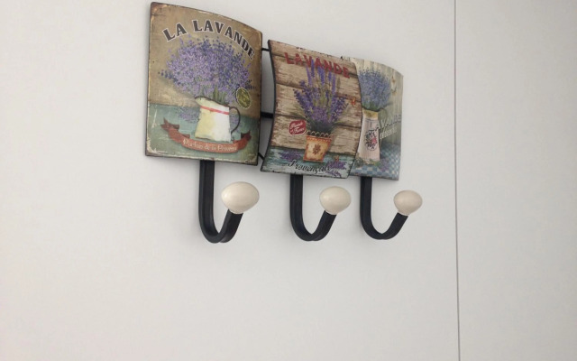 Sunday - Lovely Mezzanine with FREE PARKING