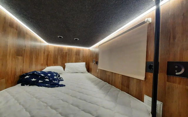 RecoRoom Capsule Hotel (RecoRum) Artyom