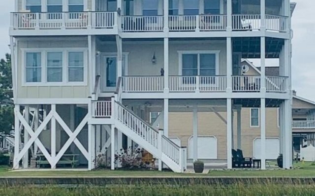 Shore Beats Workin' 5 Bedroom Home by RedAwning