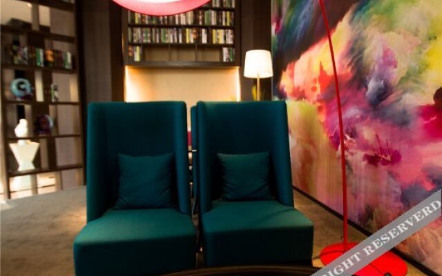 Elong Deluxe International Hotel (Yingcheng Plaza Yigou City)