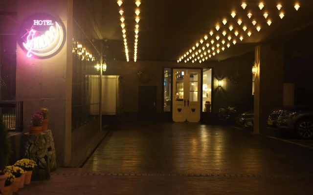 Le Mong Hotel