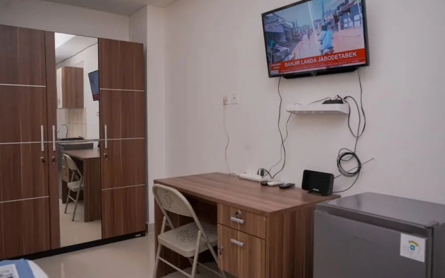 Minimalist And Spacious Studio Apartment At Paramount Skyline