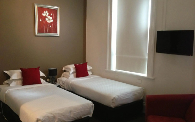 Centennial Inn on Bathurst