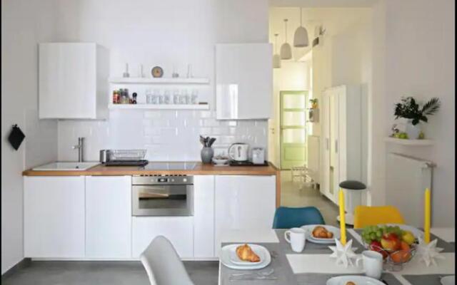 3bdr/2bath/3A/c design apt, central, free parking, quiet