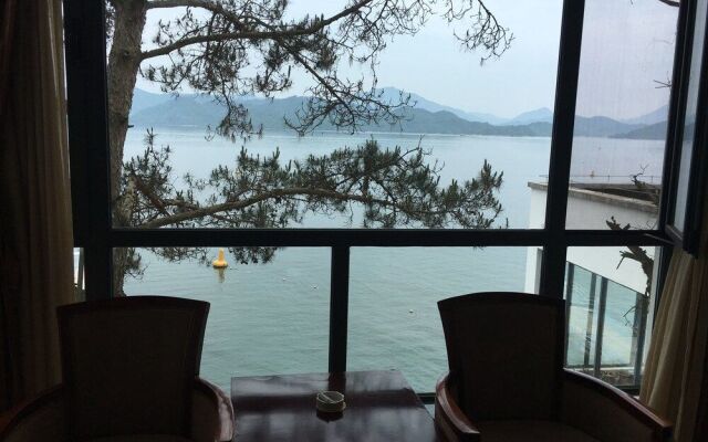 Taiping Lake Clove Garden Hotel