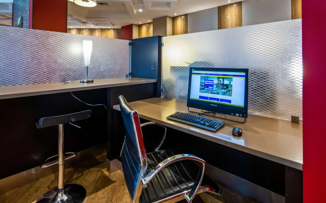 DoubleTree by Hilton Windsor Hotel & Suites