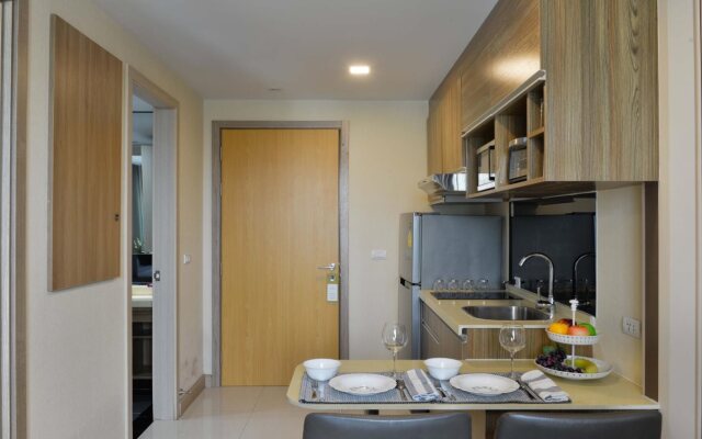 Ten Ekamai Suites Serviced Apartment