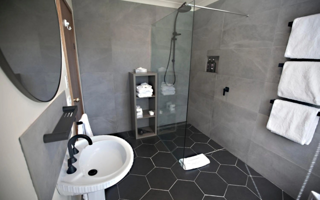 The Shingles Riverside Cottages