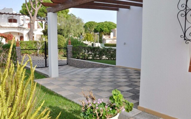 Spacious Holiday Home in Vilamoura With Private Pool