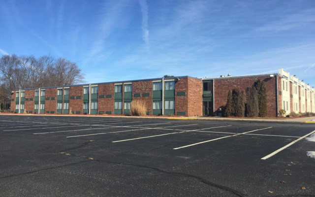Mystic River Hotel & Suites Near Casinos
