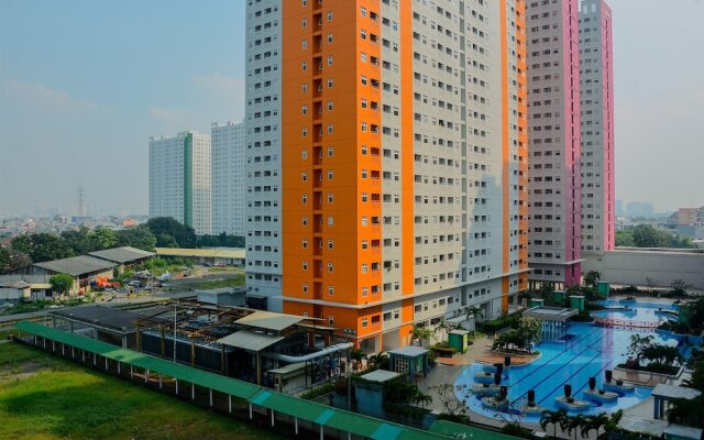 Comfy Studio Green Pramuka Apartment with City View