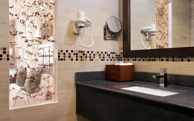 Days Hotel and Suites by Wyndham Dakar