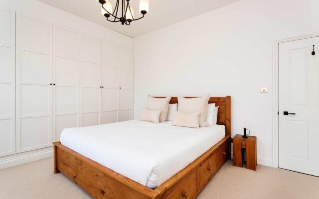 Clean Lines By Clapham Common
