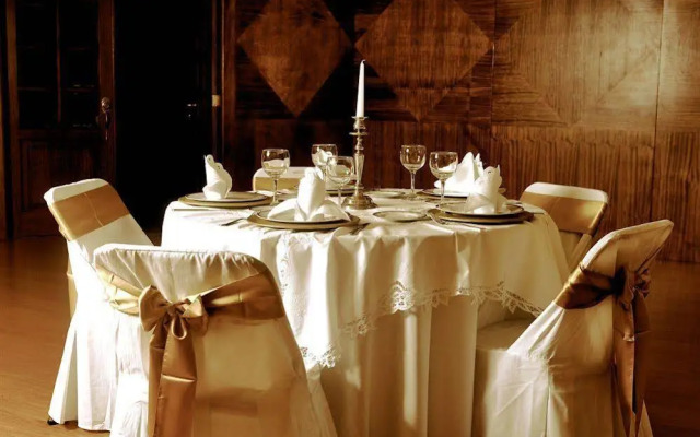 La Colina Suites