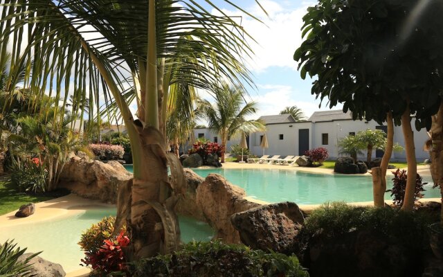 R2 Romantic Fantasia Dreams & Suites Hotel