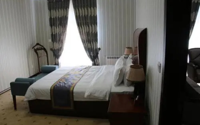 Отель Zargaron Plaza