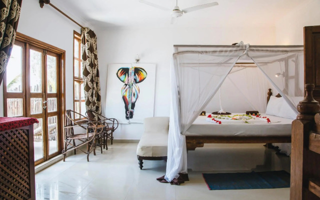 Moonshine Uroa Boutique Hotel