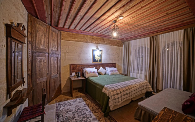 Jerveni Cave Hotel
