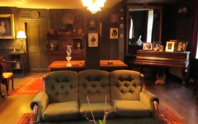 Old Manor House Bed & Breakfast