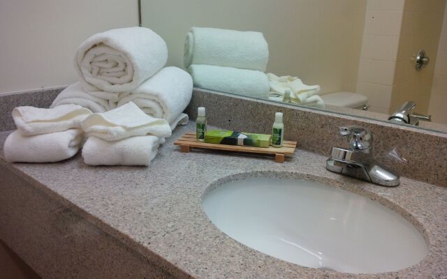 Maron Hotel & Suites