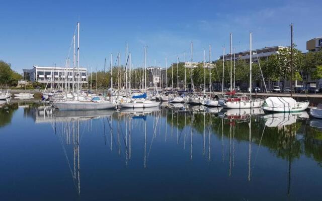 grand studio avec parking à 10 minutes des plages