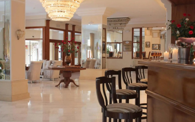Famissi Hotel