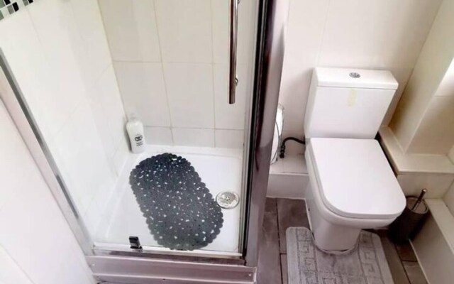 Stylish Luton Apartment With Wi-fi & Free Parking