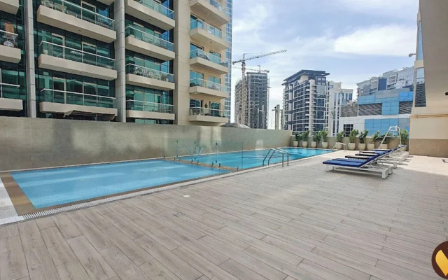 Elegant 2BR Canal View Near Dubai Mall