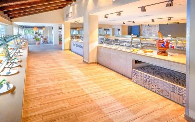 Coral Costa Caribe Beach Resort - All Inclusive