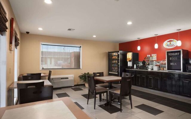 Super 8 By Wyndham Henryetta