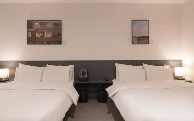 Workers Hotel Daejeon by Aank