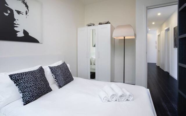 Sleek 3BR in White City by HolyGuest