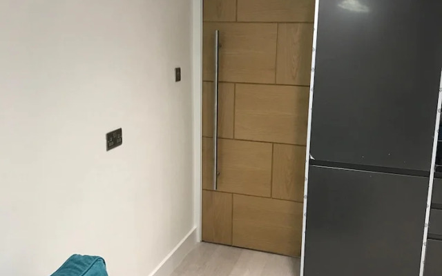 Charming 2-bed Flat in Swansea