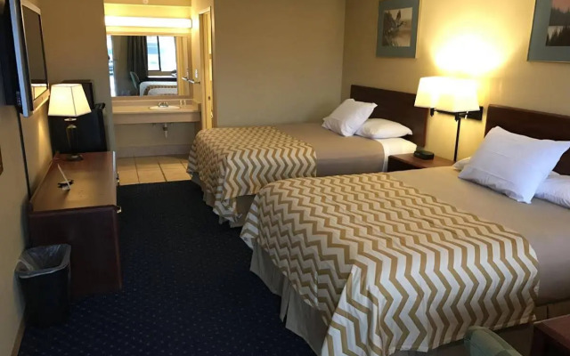 Travelodge by Wyndham Tacoma Near McChord AFB
