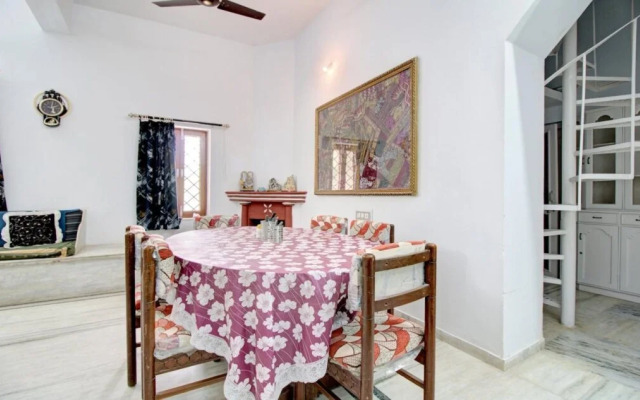 Thakore House By OYO Rooms