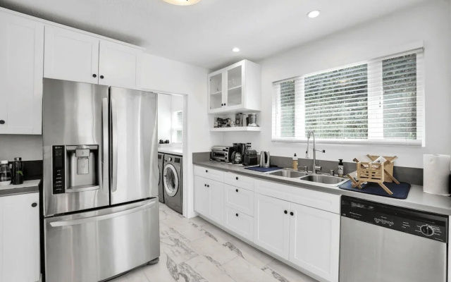 Burnside by Avantstay Modern, Boho, Chic LA Home