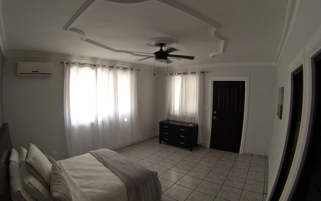 Carambola Surf House