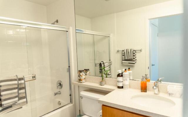 Santa Monica 2 Bed/ 2 Bath