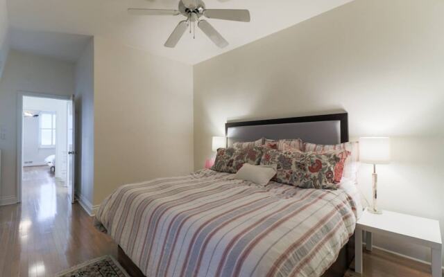 Chic Toronto Townhouse With Private Patio