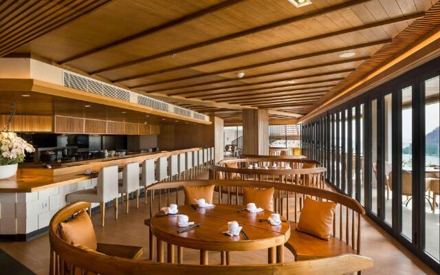 AYANA Komodo Waecicu Beach