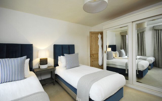 Dolls House - Luxury Townhouse - From 400 Per Night